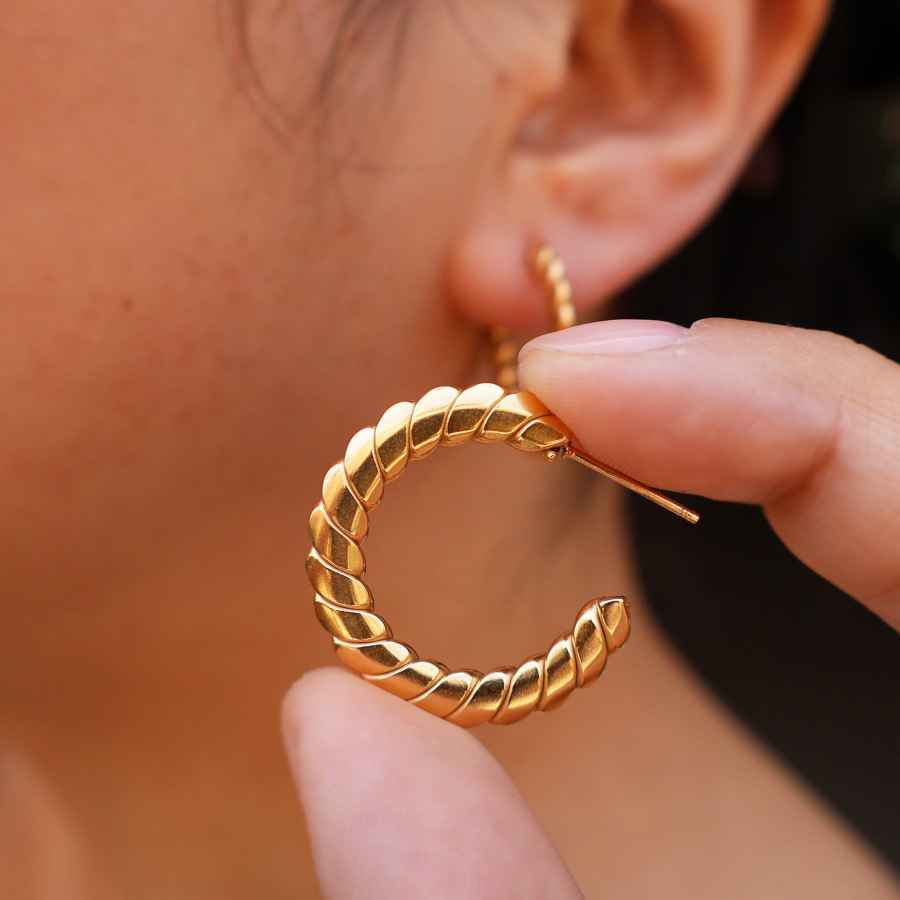 Vintage Fashion Trends 2025 - Vintage Hoop Earrings for Women Chunky