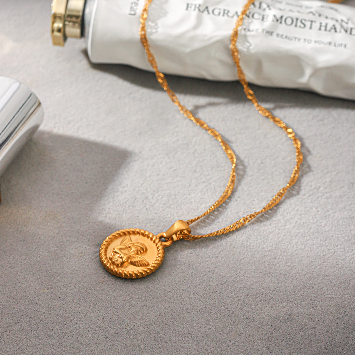 French vintage necklace, niche - Vintage Fashion Instagram 리뷰 및 가격