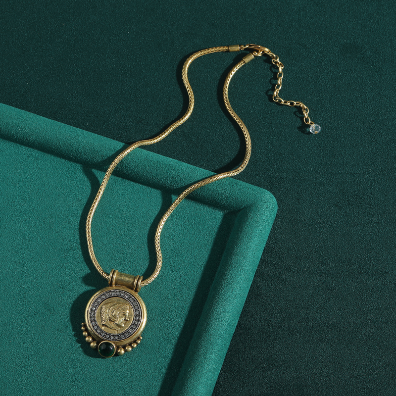 Head Ancient Coin Pendant Chok - Vintage Fashion Trends 2025 리뷰 및 가격