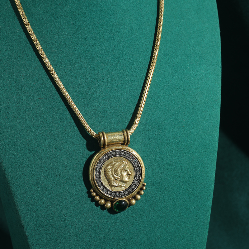 Head Ancient Coin Pendant Chok - Vintage Fashion Trends 2025 리뷰 및 가격